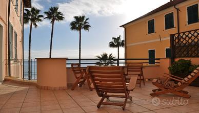 Appartamento Terrazzo Fronte Mare BORGO Box