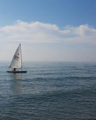 Barca a VELA DERIVA LASER standard
