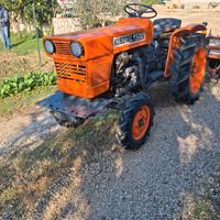 trattore agricolo  Kubota 