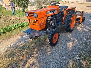 trattore agricolo  Kubota 