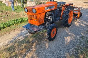 trattore agricolo  Kubota 