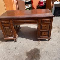 Scrivania in legno