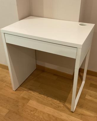 Scrivania studio cameretta