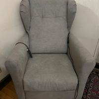 Poltrona elettrica adatta per anziani con 2 motori