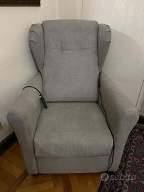 Poltrona elettrica adatta per anziani con 2 motori