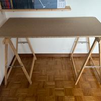 Tavola di legno e 2 cavalletti