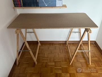 Tavola di legno e 2 cavalletti