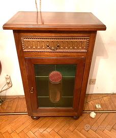 Mobile in legno e vetro cattedrale