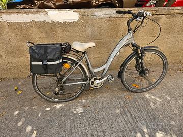 Bicicletta elettrica a pedalata assistita 