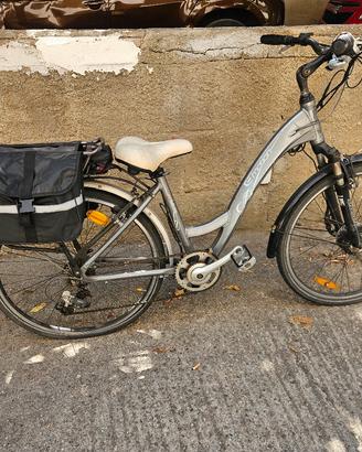 Bicicletta elettrica a pedalata assistita 