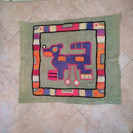 Panno tessile boliviano in lana animale mitologico