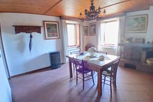 Casa indipendente di 160 m² con più di 5 locali a 