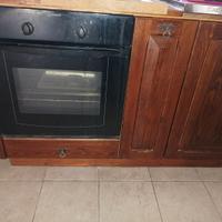 Cucina in legno, arte povera + tavolo.