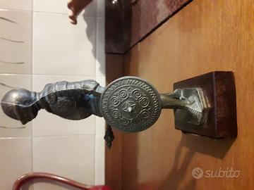 Statuetta guerriero antico