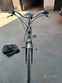 bicicletta in alluminio perfettamente funzionante,