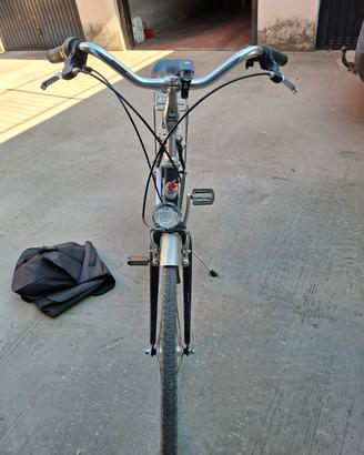 bicicletta in alluminio perfettamente funzionante,