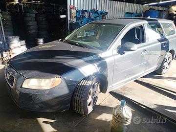 VOLVO V70 2.4d - 136 kw anno 2009