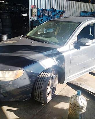 VOLVO V70 2.4d - 136 kw anno 2009
