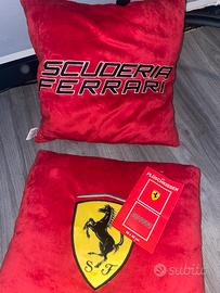 Coppia Cuscini Ferrari Originali – Logo Ricamato