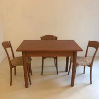 Tavolo da cucina e 3 sedie