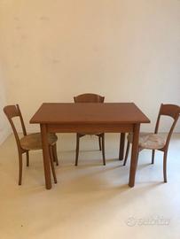 Tavolo da cucina e 3 sedie