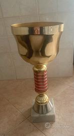 Trofeo sportivo per premiazioni. Cm. 16x16 H 37,50