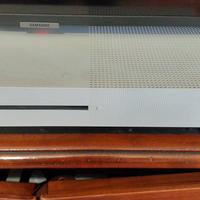 XBOX ONE S, con 2 controller, e giochi vari