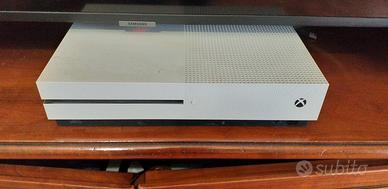 XBOX ONE S, con 2 controller, e giochi vari
