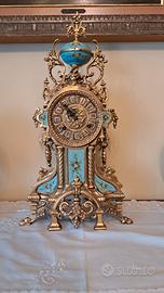 Orologio in bronzo con smalti dipinti. XX secolo