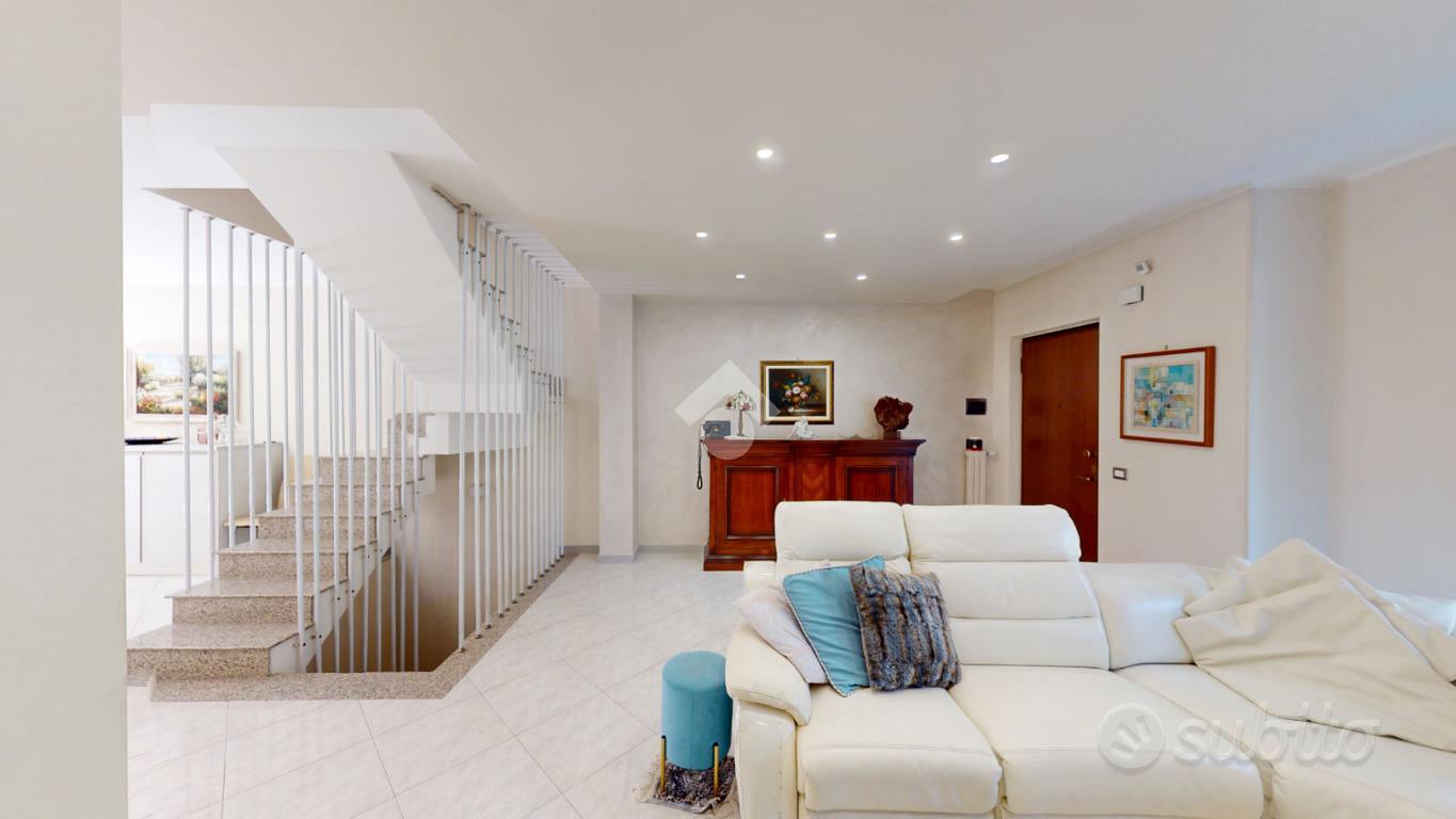 VILLA A SCHIERA A BRINDISI - Altro