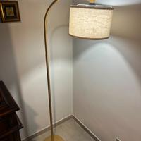 Lampada da terra dorata e beich