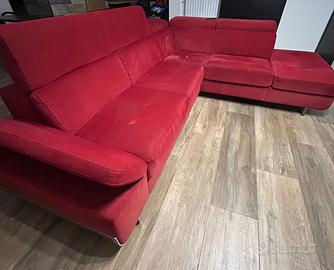 Divano e parete attrezzata