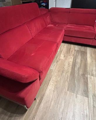 Divano e parete attrezzata