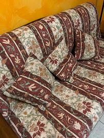 Divano letto in legno robusto con 3 cuscini