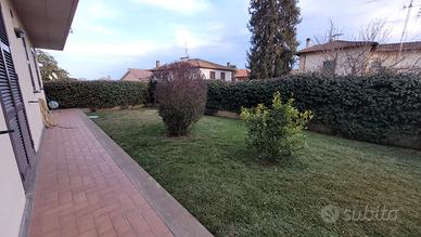 Grande appartamento con giardino