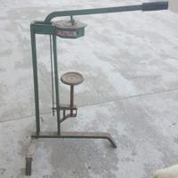 Tappatrice a colonna per bottiglie 