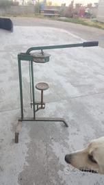 Tappatrice a colonna per bottiglie 