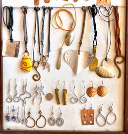 Monili in metallo fatti a mano