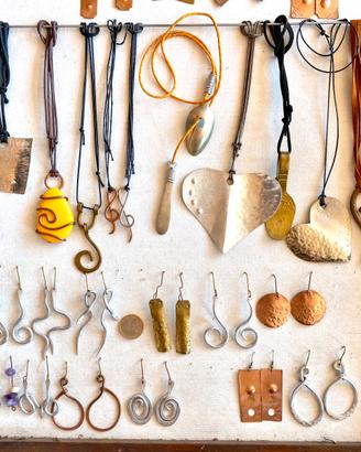 Monili in metallo fatti a mano