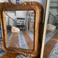 Cornice antica con specchio