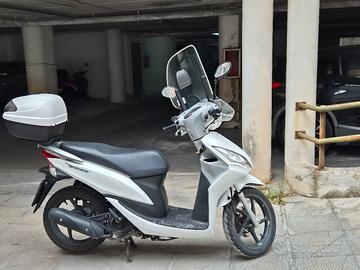 Honda Vision 110 bianco con km 5.500 km come nuova