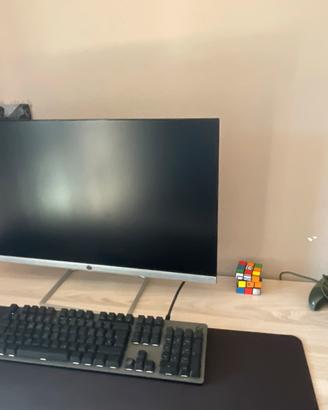 Monitor + tastiera logitech