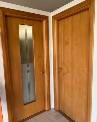Porte interne di mostra di vari colori