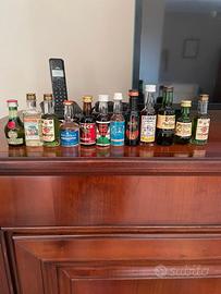 bottiglie da collezione di liquori vari