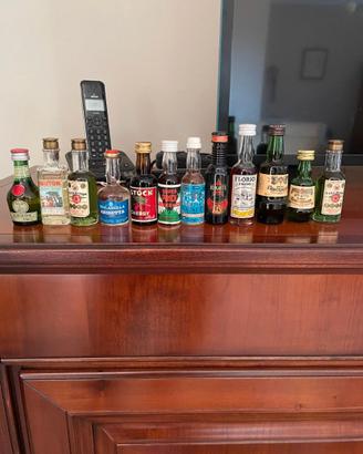 bottiglie da collezione di liquori vari