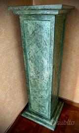 Colonna di legno in finto marmo