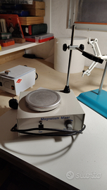 Agitatore magnetico da laboratorio chimico