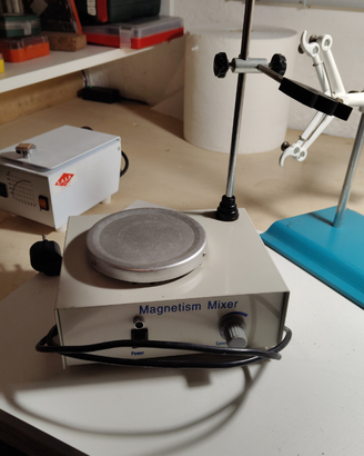 Agitatore magnetico da laboratorio chimico