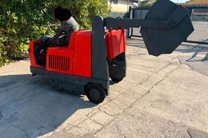 M183 - Motospazzatrice Hako Diesel