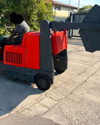 M183 - Motospazzatrice Hako Diesel